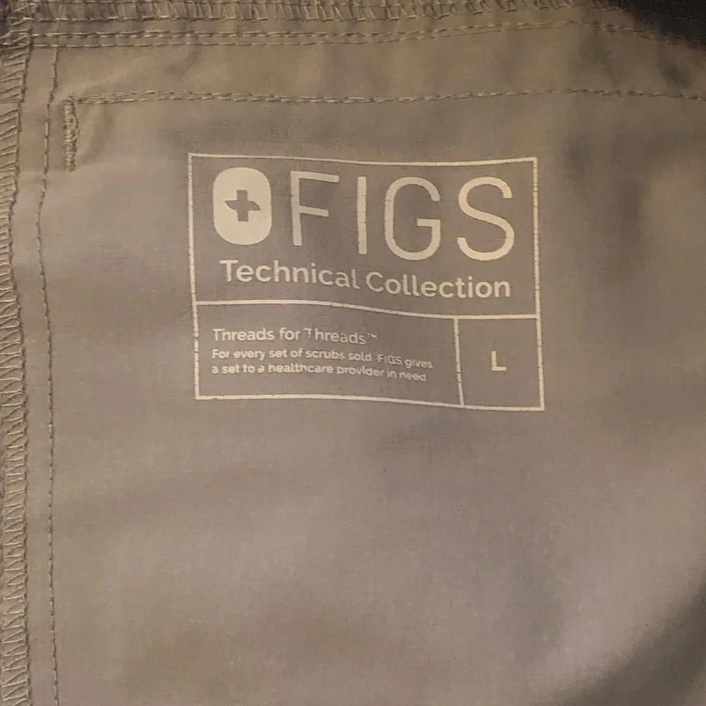 Figs Axim Cargo Scrub Pants. Size large. Gray.
